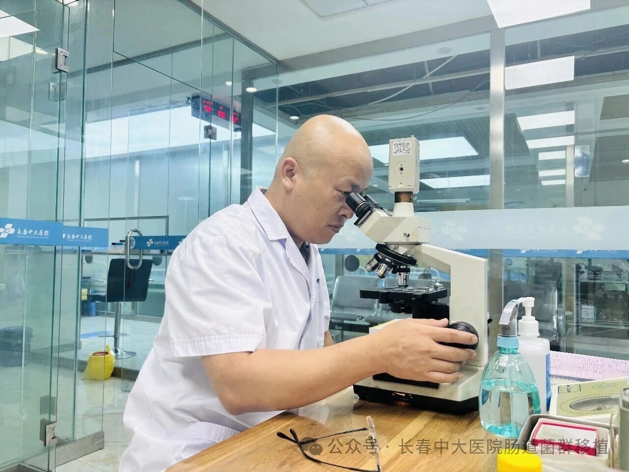 两江新区|高朋磊医师：左手男科临床，右手肠道菌群移植深入研究